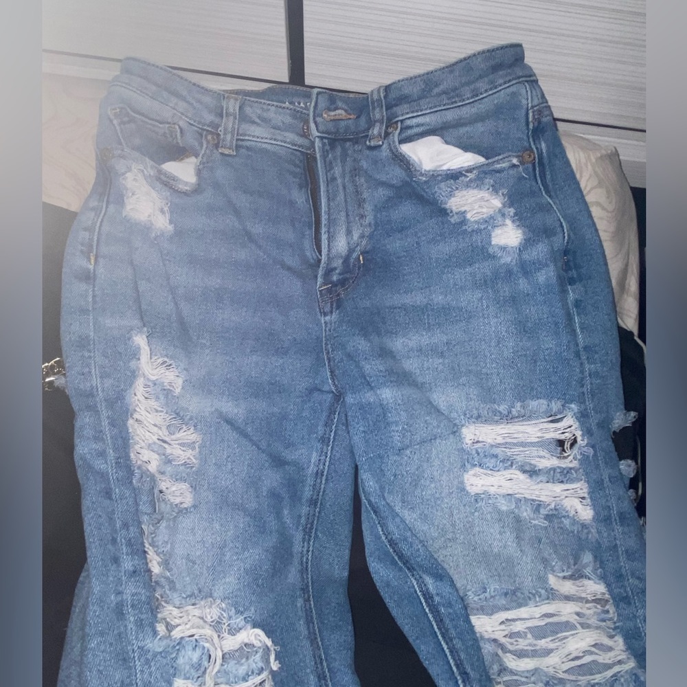 American eagle ripped jeans